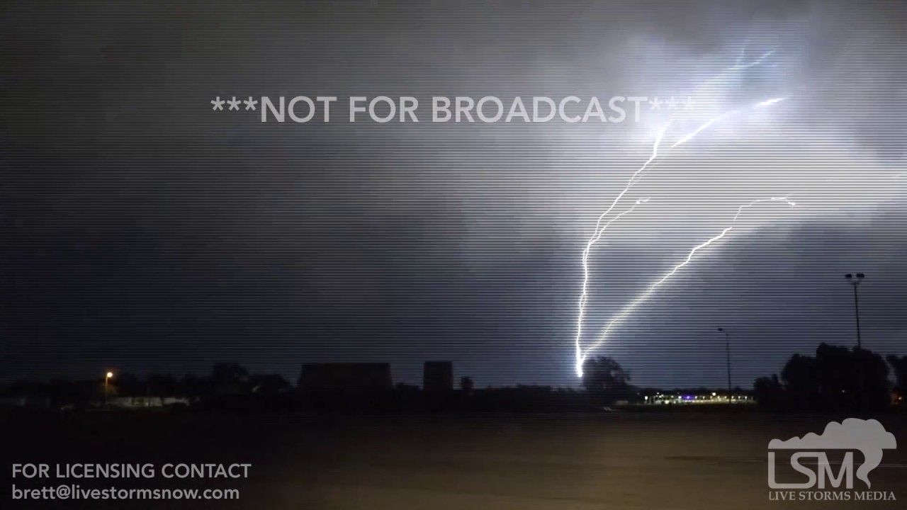 У США зафіксували блискавку, яка б'є з землі