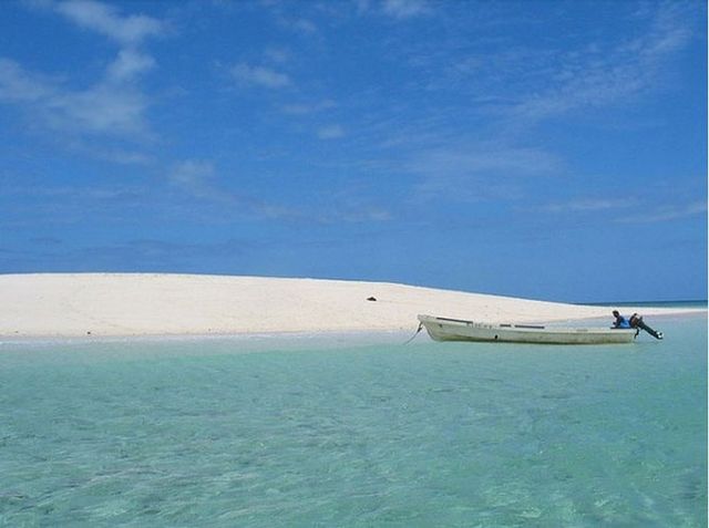 Найкрасивіші блакитні лагуни світу: дивовижні фото - фото 170085