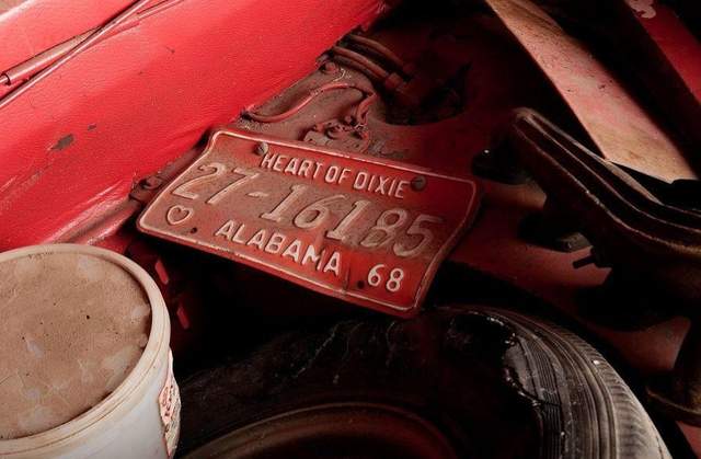 Як виглядає відновлений автомобіль Елвіса Преслі: яскраві фото - фото 164987
