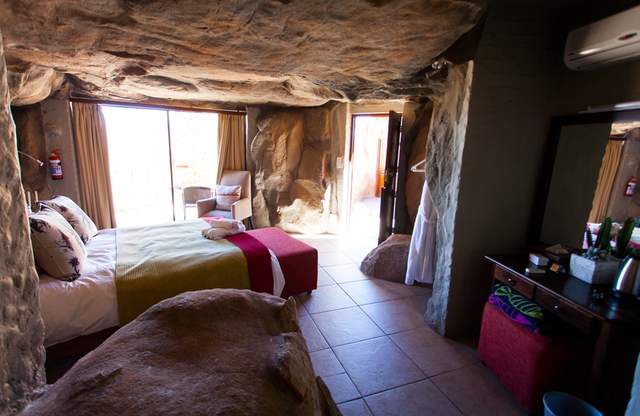 Як виглядає печерний готель у Південній Африці: ефектні фото - фото 170173