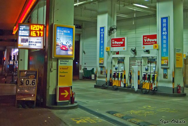 Не Україна: названо країни з найдорожчим бензином - фото 166728