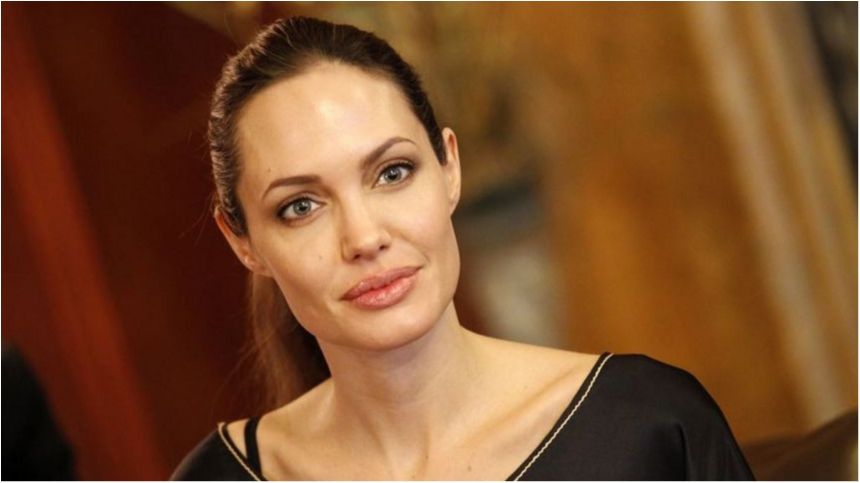 Крок назустріч: Джолі перебралася до нового маєтку