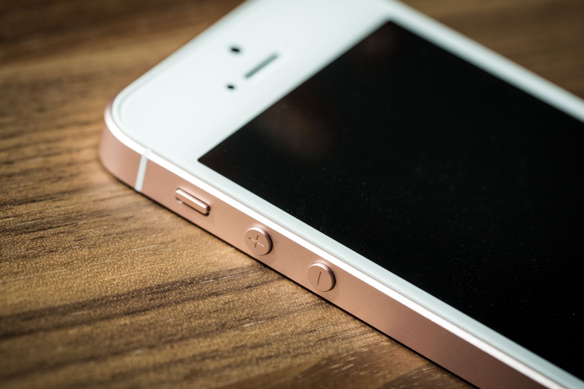 Свіжі фото оновленого iPhone SE