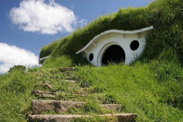 Як виглядає "місто хоббітів": яскраві фото - фото 170049