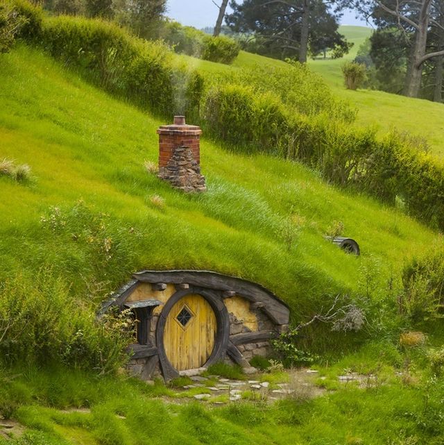 Як виглядає "місто хоббітів": яскраві фото - фото 170054