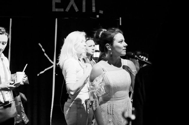 Що відбувалося за лаштунками Євробачення: фоторепортаж - фото 166451