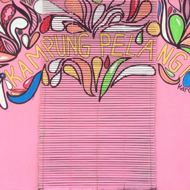 Як виглядає "веселкове" село в Індонезії: яскраві фото - фото 166629