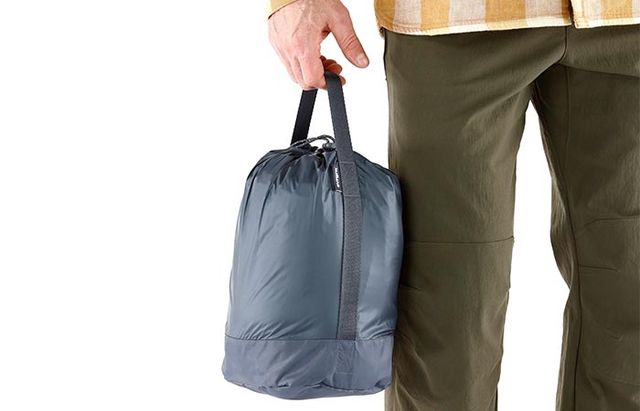 Безпощадна мода: як виглядає куртка, в якій можна спати - фото 166930