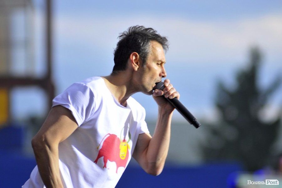 Вакарчук зворушив Луцьк піснею для жертв теракту в Манчестері