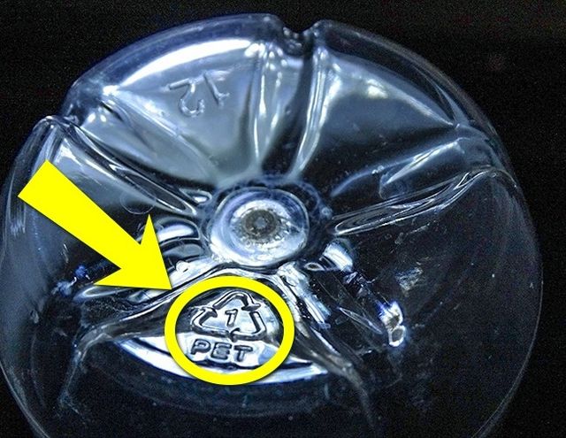 Три вагомі причини не використовувати повторно пластикові пляшки - фото 177761