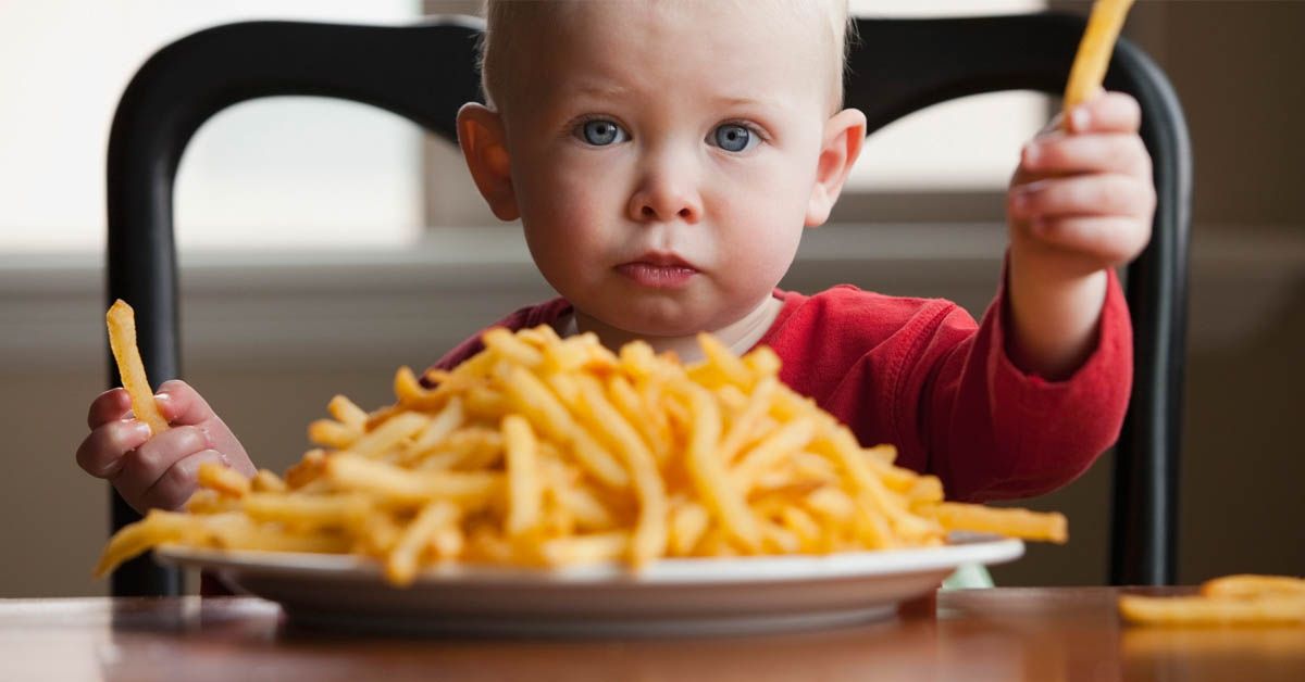 Чому насправді діти обожнюють шкідливу їжу