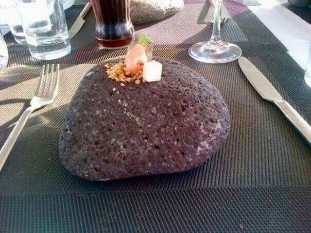 Як виглядають найдивніші способи подачі страв у закладах: вражаючі фото - фото 174760