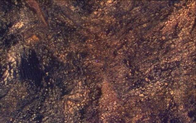 NASA показало загадкове фото "на самоті" з Марсу - фото 175971