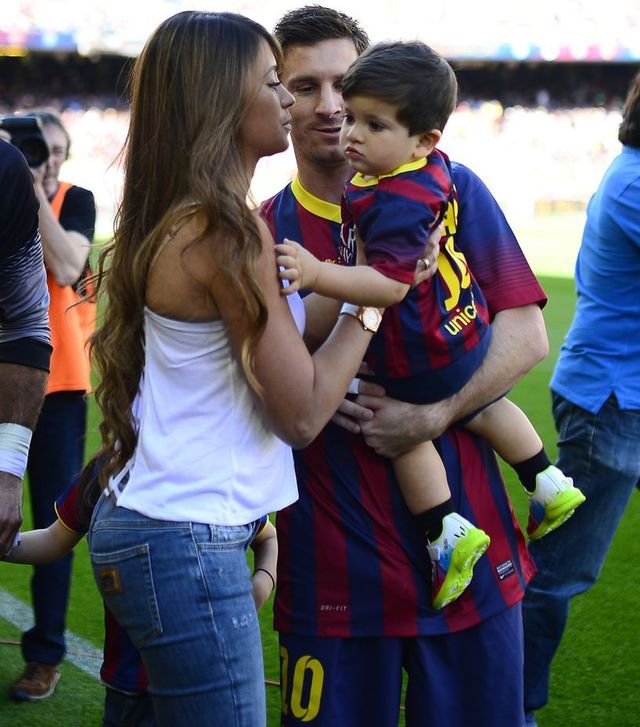 Дівчина тижня. Кохана Мессі, яка допомагає йому розслабитися у відпустці - фото 175060