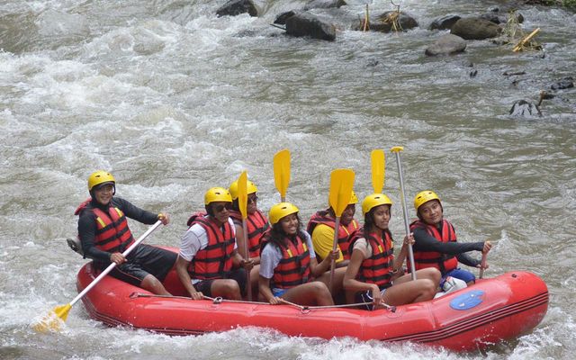 З'явилися фото, як Барак Обама з сім'єю відпочиває на Балі - фото 177709