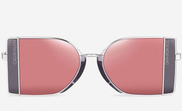 Calvin Klein випустив доволі незвичні окуляри - фото 174651