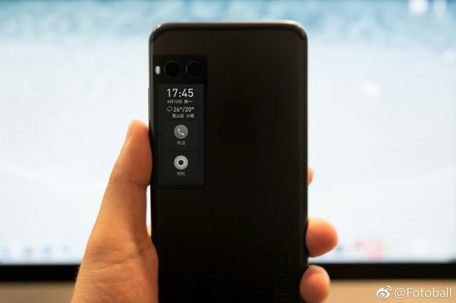 Незвичний флагман Meizu з двома екранами показали на фото - фото 176294