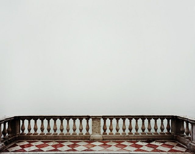 Безлюдна Венеція у тумані: чарівні фото - фото 176322