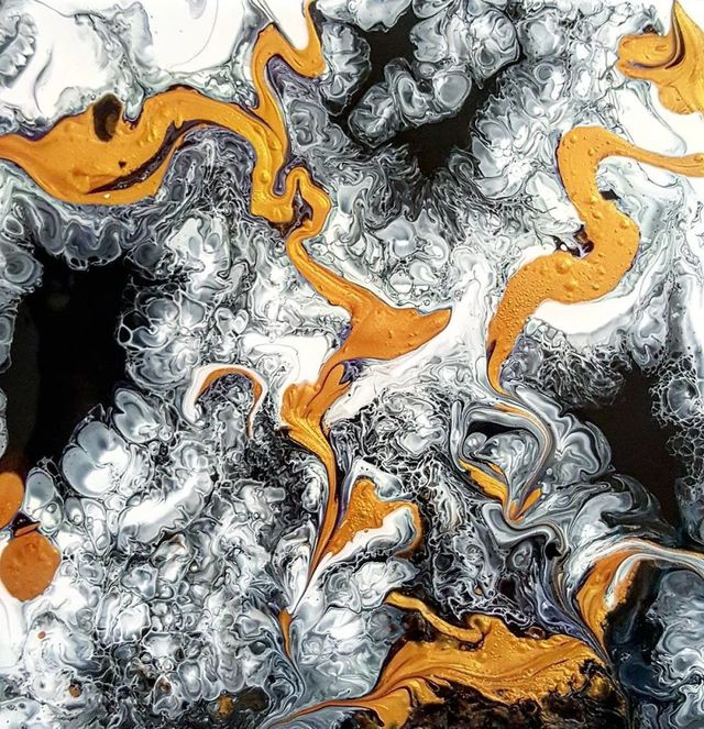 5-річна дівчинка зібрала понад $750, малюючи космос: ефектні фото - фото 174115