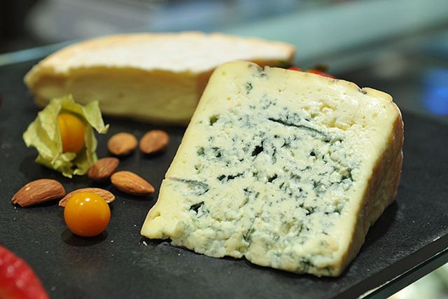 Сир з пліснявою - фото 171203