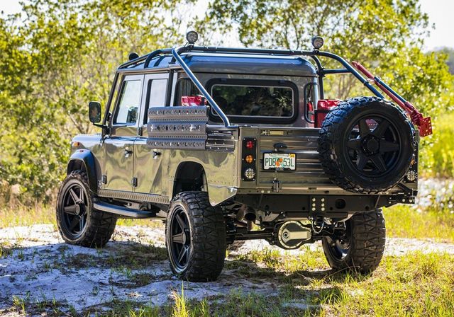 Чим вразить унікальний Land Rover Defender? - фото 172066