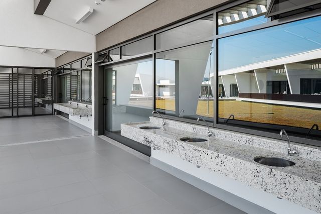 Як виглядає сучасна школа для дітей у Бразилії: неймовірні фото - фото 171836