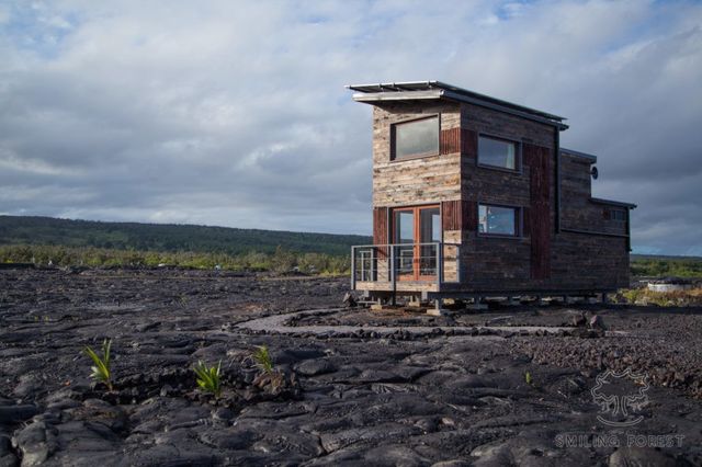 На найбільш активному вулкані у світі звели будинок: фотофакт - фото 173692