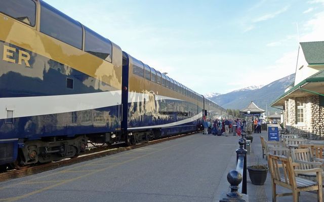 Як виглядають найкращі VIP-потяги світу: розкішні фото - фото 175555