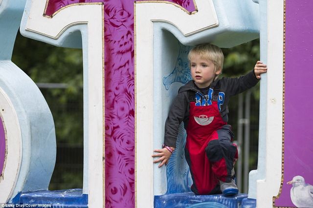 Як виглядає музичний фестиваль на болоті: яскраві фото - фото 173566