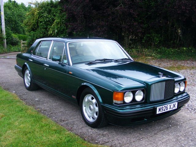 У Великобританії знайшли кладовище розкішних автомобілів - фото 175538