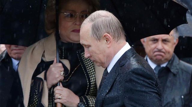 Мокрий диктатор - жалюгідне видовище - фото 176025