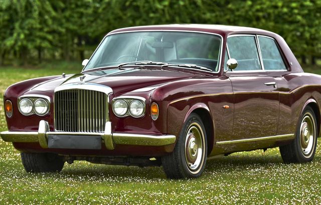 У Великобританії знайшли кладовище розкішних автомобілів - фото 175536