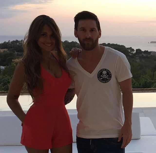 Дівчина тижня. Кохана Мессі, яка допомагає йому розслабитися у відпустці - фото 175056