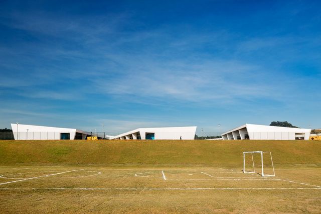 Як виглядає сучасна школа для дітей у Бразилії: неймовірні фото - фото 171832