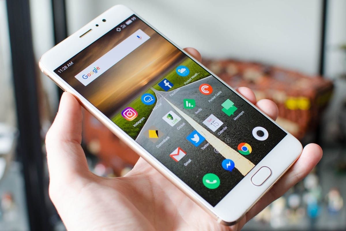 Незвичний флагман Meizu з двома екранами показали на фото