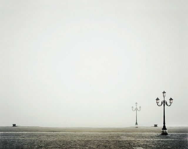 Безлюдна Венеція у тумані: чарівні фото - фото 176310