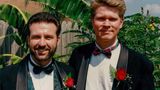 ЛГБТ-пара відтворила свої фото з Маршу Рівності 25 років потому