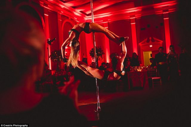 Король і королева вампірів: як виглядало весілля шалених американців - фото 173393