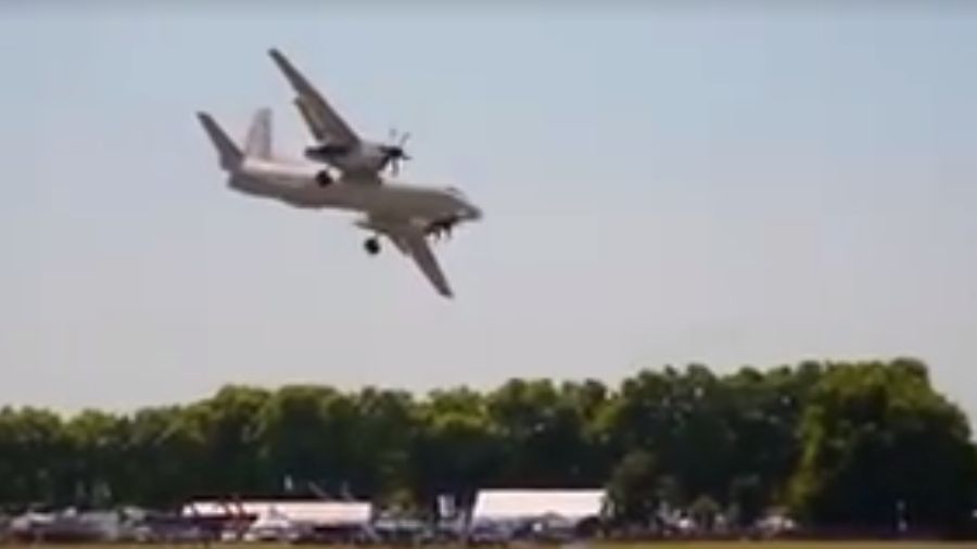Наш красень! З'явилося відео виступу літака АН-132 на престижному авіасалоні