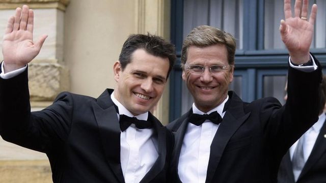 Усупереч стереотипам: 5 найвідоміших ЛГБТ-політиків світу - фото 174575