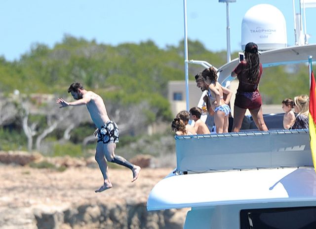 Дівчина тижня. Кохана Мессі, яка допомагає йому розслабитися у відпустці - фото 175040