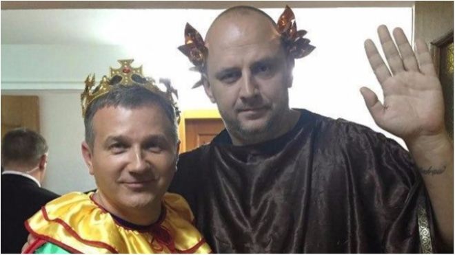 Популярний український телеведучий влучно потролив любителів селфі