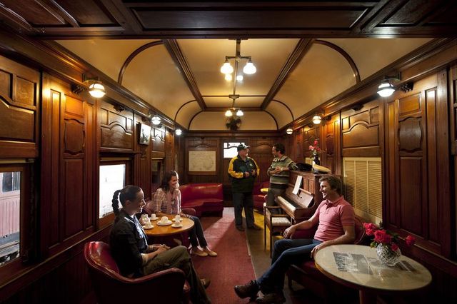 Як виглядають найкращі VIP-потяги світу: розкішні фото - фото 175559