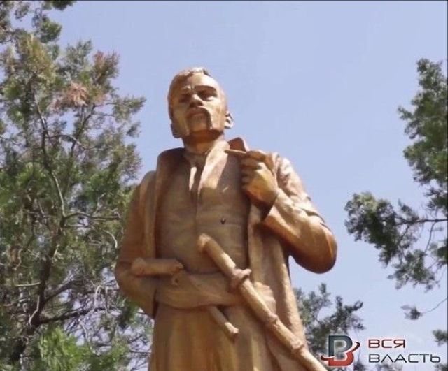 На Запоріжжі Леніна перетворили на Пилипа Орлика - фото 173881
