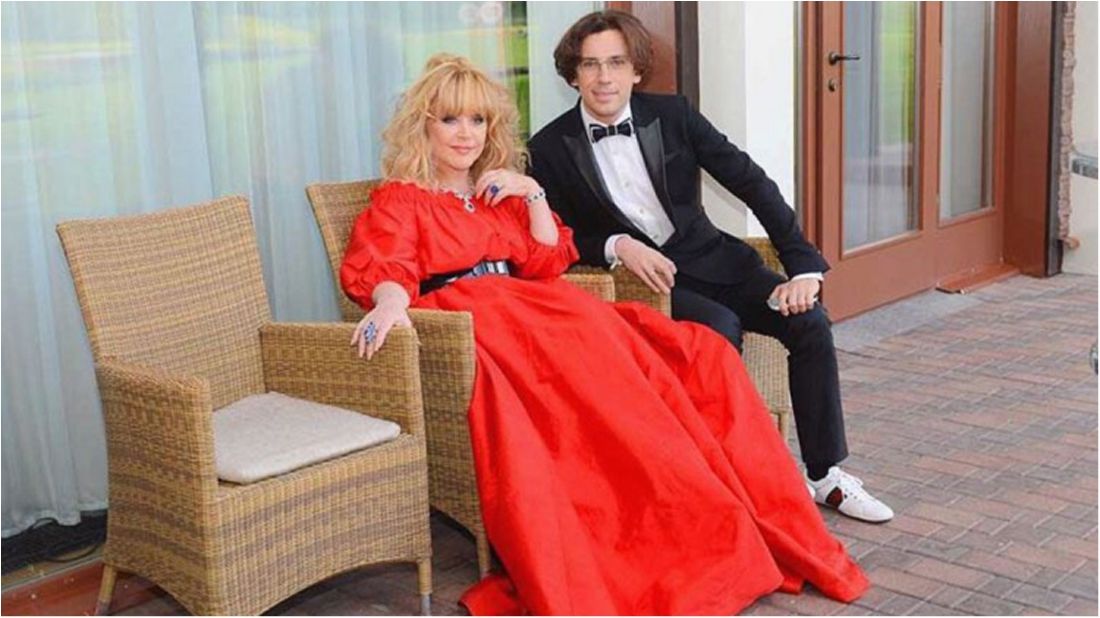 Галкін похизувався стрункою Пугачовою у купальнику