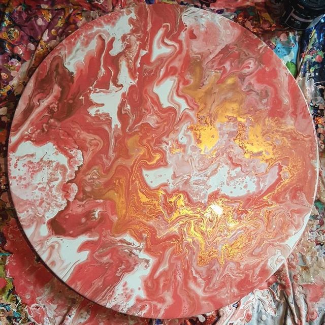 5-річна дівчинка зібрала понад $750, малюючи космос: ефектні фото - фото 174116