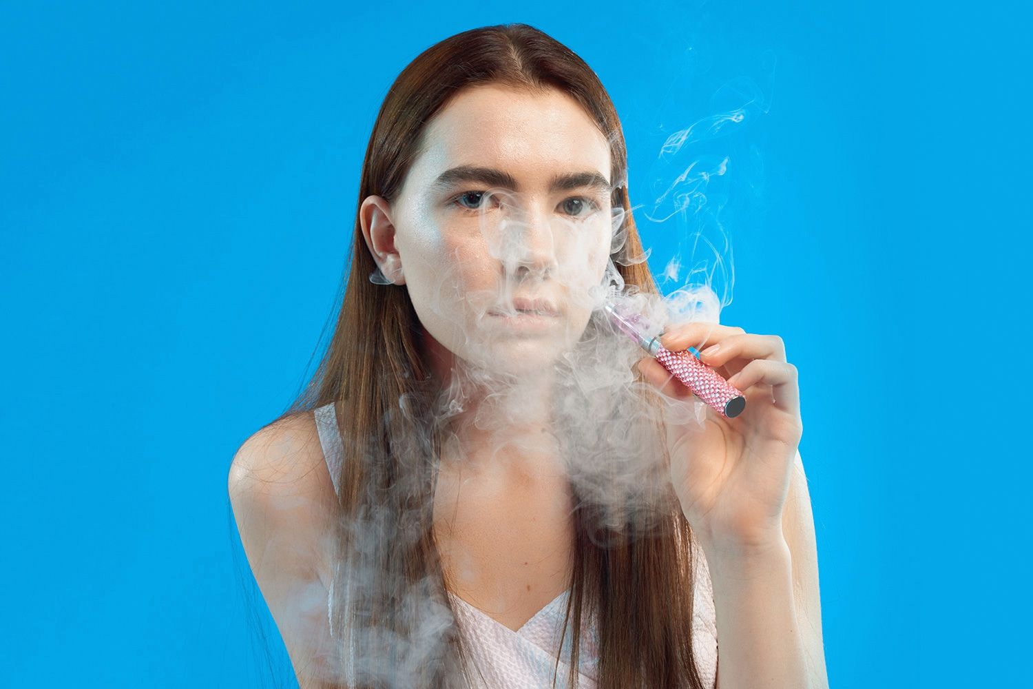 Медики б'ють на сполох: старшокласники залежні від електронних сигарет