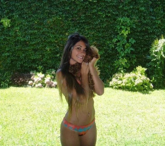 Дівчина тижня. Кохана Мессі, яка допомагає йому розслабитися у відпустці - фото 175053