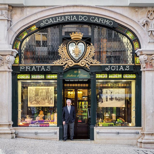 Як виглядають магазини у Лісабоні: яскраві фото - фото 174491