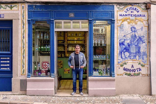 Як виглядають магазини у Лісабоні: яскраві фото - фото 174501